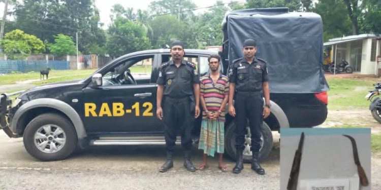 গাংনীতে অন্যকে ফাঁসাতে গিয়ে অস্ত্রসহ ১জন আটক