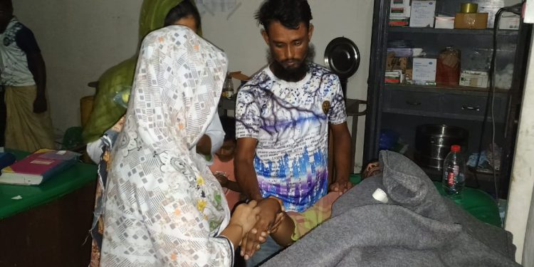 কুয়াকাটা সমুদ্র সৈকত থেকে হাত-পা বাঁধা অবস্থায় এক যুবক উদ্ধার 