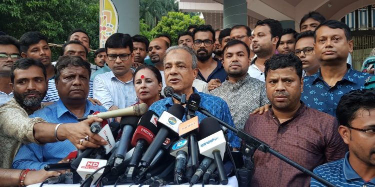 কোন নিরাপত্তা ঝুঁকি নেই, পূজা নির্বিঘ্নে ও শান্তিপূর্ণভাবে হবে- স্বরাষ্ট্র উপদেষ্টা