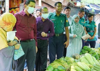 ঢাকায় দুই বাজারে বাণিজ্য মন্ত্রণালয়ের তদারকি টিমের অভিযান