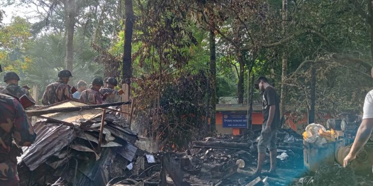 কাপ্তাইয়ে আগুনে ৮টি দোকান ১টি অটোরিকশা পুড়ে ছাই, অর্ধকোটি টাকার ক্ষতি