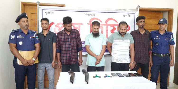 রামপালে পুলিশের অভিযানে পাইপগাদন ও গুলি উদ্ধার, আটক ৫