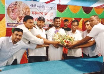 রামপালে ছাত্রদল নেতা মেহেদী হাসান’র সনাতন ধর্মাবলম্বীদের সাথে শারদীয় শুভেচ্ছা বিনিময়