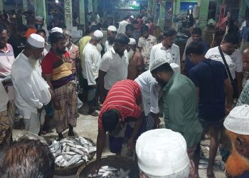 অবরোধের শেষ মূহুর্তে বাজারে মাছের চেয়ে ক্রেতা বেশি