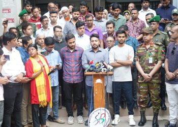 জুলাই শহীদ স্মৃতি ফাউন্ডেশনের পক্ষ থেকে আন্দোলনে আহতদের অনুদানের চেক হস্তান্তর