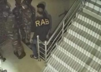 সেনাবাহিনী ও র‌্যাবের পোশাক পরে ডাকাতির ১১ সদস্য গ্রেপ্তার, পরিচয় জানলে অবাক হয়ে যাবেন