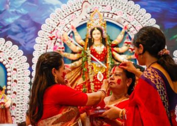 উৎসবমুখর পরিবেশে বাংলাদেশে দুর্গাপূজা উদযাপন-পররাষ্ট্র উপদেষ্টা