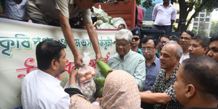 সূলভ মূল্যে ভোক্তা পাবে ১০ কৃষি পণ্য –বাণিজ্য উপদেষ্টা