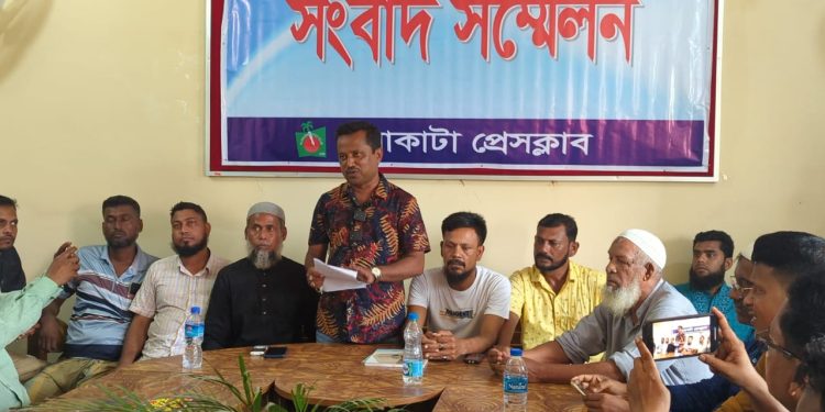 মহিপুর থানা শ্রমিক দল সভাপতির সংবাদ সম্মেলন অনুষ্ঠিত