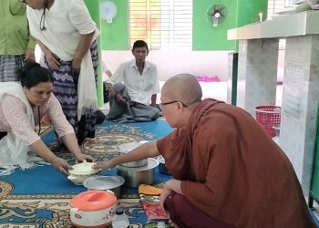 কলাপাড়ায় বৌদ্ধধর্মাবলম্বীরা পালন করছেন প্রবারনা পূর্নিমা উৎসব