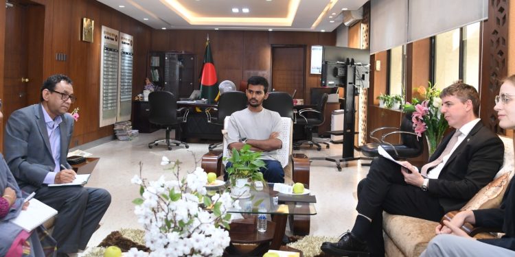 শ্রম ও কর্মসংস্থান উপদেষ্টের সাথে সুইডেনের রাষ্ট্রদূত-এঁর সৌজন্য সাক্ষাৎ