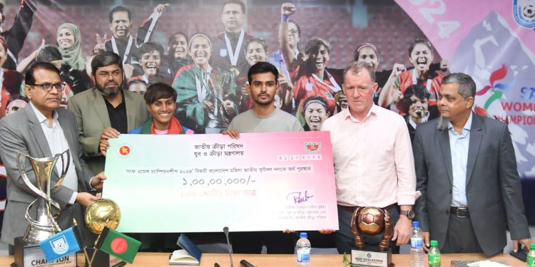 সাফজয়ী নারী ফুটবল দলকে এক কোটি টাকা পুরস্কার যুব ও ক্রীড়া মন্ত্রণালয়ের