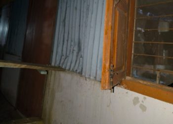 বন্যহাতির তান্ডবে ক্ষতিগ্রস্ত কাপ্তাই পুলিশ সার্কেল অফিসের টিনের ঘর