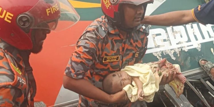 ভাঙ্গায় মর্মান্তিক সড়ক দুর্ঘটনায় নবজাতক সহ আহত-৩০