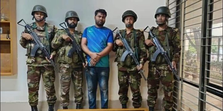 সেনাবাহিনী ও পুলিশের গাড়ী ভাংচুর ও আগুন দেওয়ার ঘটনায় সেনাবাহিনীর অভিযানে আরও পাঁচজন দুষ্কৃতিকারী গ্রেফতার