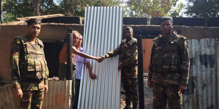 রাইখালীতে দুর্গম হাফছড়ির বাসিন্দা পাইসাউ মারমার পাশে সেনাবাহিনী