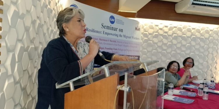 বিদেশে যাওয়ার সময় হয়রানি থেকে মুক্ত পেতে পুরনো এয়ারপোর্টে তাদের সার্বিক সহযোগিতার জন্য ব্যবহারের জায়গা নির্ধারণ করতে হবে- উপদেষ্টা শারমীন এস মুরশিদ