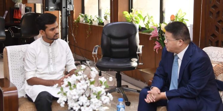 যুব ও ক্রীড়া উপদেষ্টার সাথে চীনের রাষ্ট্রদূতের সৌজন্য সাক্ষাৎ