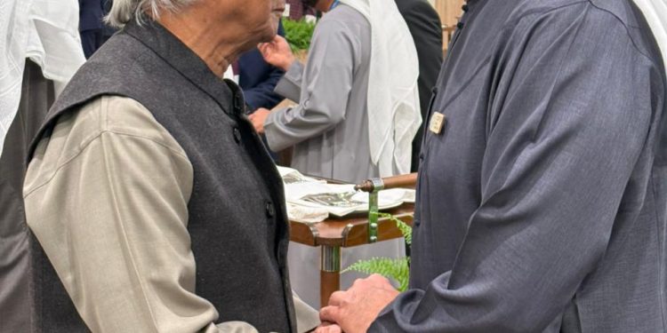 জলবায়ু সম্মেলনে বিশ্বনেতাদের সঙ্গে প্রধান উপদেষ্টার সাক্ষাৎ