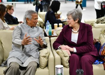 প্রাক্তন ব্রিটিশ প্রধানমন্ত্রীর সাথে বৈঠকে প্রধান উপদেষ্টা শ্রম সংস্কারের প্রতিশ্রুতি দিয়েছেন