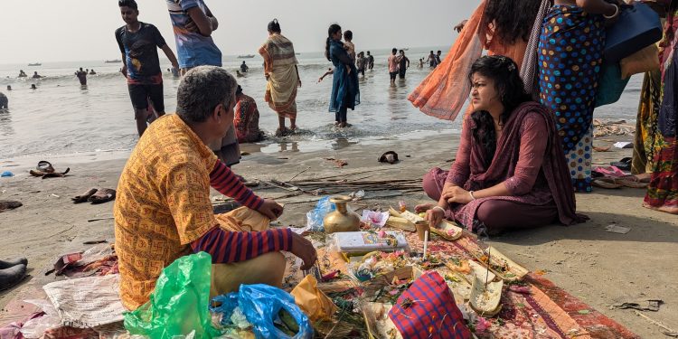 কুয়াকাটা সমুদ্র সৈকতে অনুষ্ঠিত হচ্ছে সনাতন ধর্মাবলম্বীদের রাস উৎসব