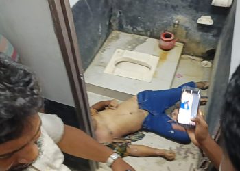 কুয়াকাটায় পাবলিক টয়লেট থেকে এক ব্যক্তির লাশ উদ্ধার