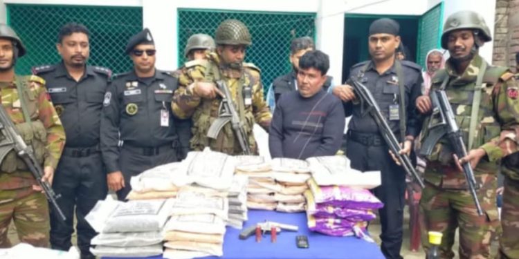 মেহেরপুর জেলায় গাংনীতে অস্ত্র-গুলিসহ ইউপি মেম্বার টুটুল আটক