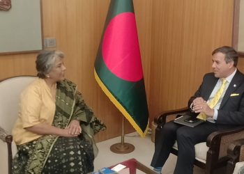 উপদেষ্টা শারমীন এস মুরশিদ  এর সাথে কমনওয়েলথের সহকারী মহাসচিব  প্রফেসর লুইস ফ্রান্সেচি এর নেতৃত্বে প্রতিনিধি দল সৌজন্য সাক্ষাৎ করেন