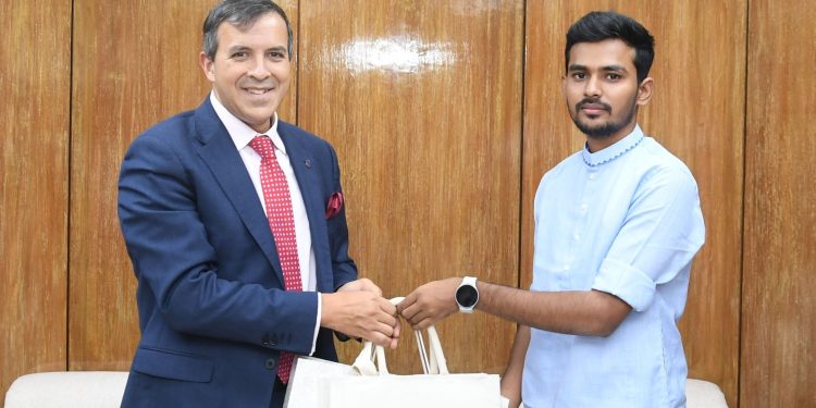 পাকিস্তানের পক্ষ থেকে ঐতিহাসিক ঘটনাগুলোর সত্যতা স্বীকার কাম্য-উপদেষ্টা আসিফ মাহমুদ সজীব ভূঁইয়া