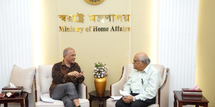 পুলিশ ভেরিফিকেশনের ক্ষেত্রে রাজনৈতিক পরিচয় বিবেচনা করা হবে না- পুলিশ সংস্কার কমিশন চেয়ারম্যান