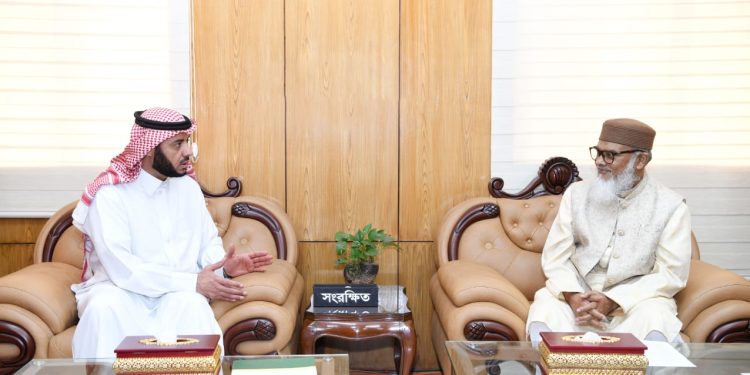 হাজীদের সর্বোত্তম স্বার্থ রক্ষায় সরকার প্রতিশ্রুতিবদ্ধ-ধর্ম উপদেষ্টা