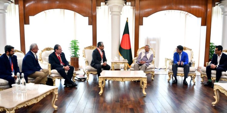 প্রধান উপদেষ্টা শীর্ষ ব্যবসায়িক নির্বাহীদের সরকারের সাথে টিম আপ করার আহ্বান জানান