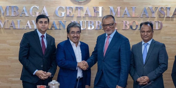 সরকারি পৃষ্ঠপোষকতায় পরিশোধিত পাম ওয়েল সরবরাহের অনুরোধ বাংলাদেশের: বিবেচনার আশ্বাস মালয়েশিয়ার