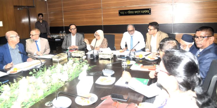 স্বাস্থ্যসেবাকে জনমুখী, সহজলভ্য ও সার্জজনীন করতে প্রয়োজনীয় সংস্কার এর জন্য গঠিত ‘স্বাস্থ্যখাত সংস্কার কমিশন’-এর ১ম সভা