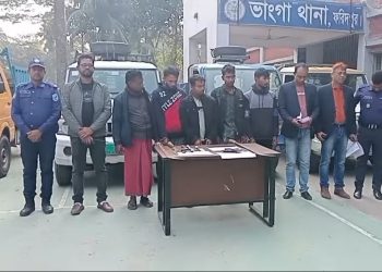 ভাঙ্গায়  দুইটি ডাকাতির ঘটনায় ৭ ডাকাত গ্রেফতারঃদেশীয় অস্ত্র সহ চারটি ট্রাক জব্দ