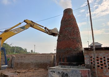 কালিয়ায় ৬টি অবৈধ ইটভাটা গুঁড়িয়ে দিল পরিবেশ অধিদপ্তর