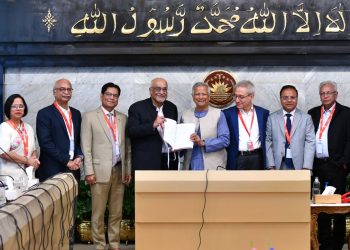 অর্থনীতির শ্বেতপত্র জমা দিয়েছেন প্রধান উপদেষ্টা