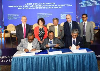 কলকারখানা ও শিল্প মালিক এবং শ্রমিকদের স্বার্থ রক্ষায় কাজ করছে অন্তর্বর্তীকালীন সরকার