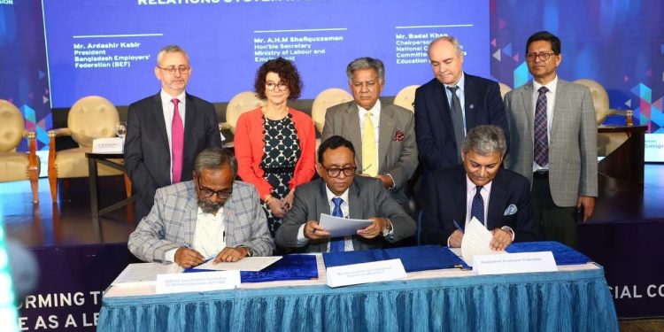 কলকারখানা ও শিল্প মালিক এবং শ্রমিকদের স্বার্থ রক্ষায় কাজ করছে অন্তর্বর্তীকালীন সরকার