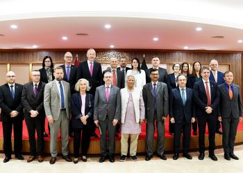 ইউরোপীয় ইউনিয়নের কূটনীতিকদের সঙ্গে বৈঠক, ভিসা সেন্টার দিল্লি থেকে সরিয়ে ঢাকায় অথবা প্রতিবেশি কোনো দেশে স্থানান্তরের অনুরোধ প্রধান উপদেষ্টার