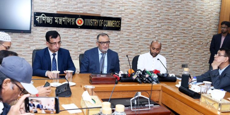 বিশ্ববাজারে দাম বৃদ্ধির কারনেই সয়াবিন তেলের নতুন দাম নির্ধারণ : বাণিজ্য উপদেষ্টা