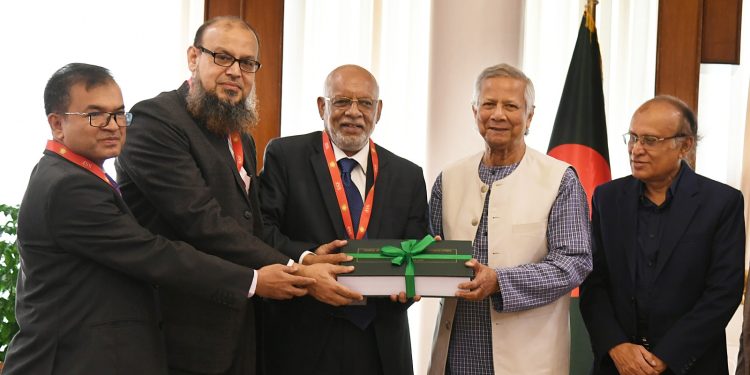 পদোন্নতি বঞ্চিত অবসরপ্রাপ্ত কর্মকর্তাগণের আবেদন পর্যালোচনা কমিটির প্রতিবেদন পেশ