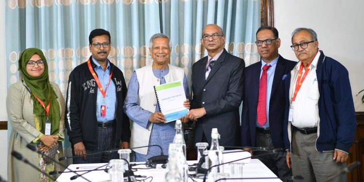 অন্তর্বর্তী প্রতিবেদনে র‌্যাবকে বিলুপ্ত করার সুপারিশ করেছে, জোরপূর্বক গুমের ঘটনায় সাবেক প্রধানমন্ত্রী শেখ হাসিনার সম্পৃক্ততা খুঁজে পেয়েছে কমিশন