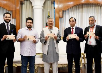 মহান বিজয় দিবস উপলক্ষে স্মারক ডাকটিকেট অবমুক্ত করেছেন প্রধান উপদেষ্টা