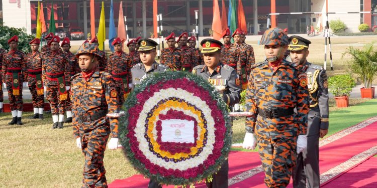 বিনম্র শ্রদ্ধায় মহান বিজয় দিবস উদযাপন করেছে ফায়ার সার্ভিস