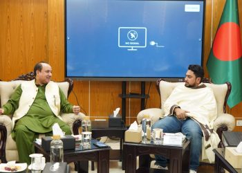 তথ্য উপদেষ্টার সঙ্গে বিশিষ্ট সংগীত শিল্পী রাহাত ফাতেহ আলী খানের সৌজন্য সাক্ষাৎ