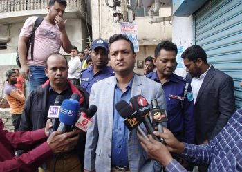 সাভারে তিতাসের অবৈধ গ্যাস সংযোগ বিচ্ছিন্ন, অর্থদণ্ড প্রদান