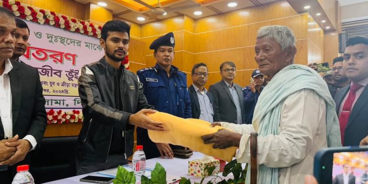 দিনাজপুরের অসহায় ও দুঃস্থদের মাঝে শীতবস্ত্র বিতরণ; এখন থেকে কোনভাবেই উত্তরবঙ্গ আর অবহেলিত থাকবে না- স্থানীয় সরকার উপদেষ্টা