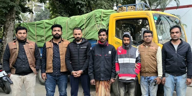 জামালপুরে ১৪৫ বস্তা ভারতীয় ‘জিরা’ সহ চোরাচালান চক্রের ৩ সদস্য গ্রেপ্তার