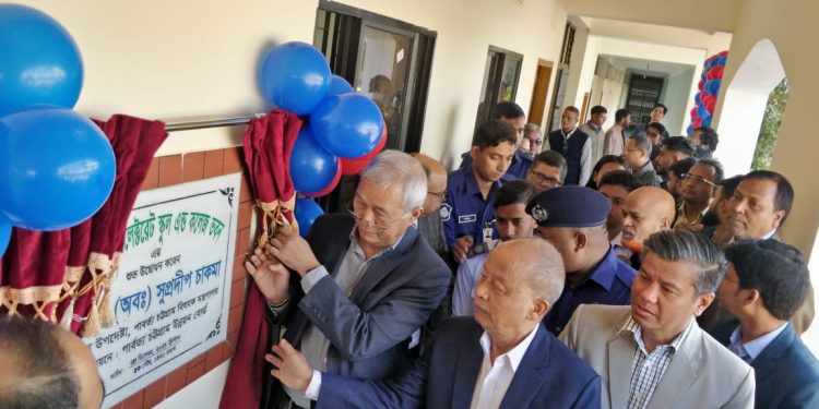 পার্বত্য সহজ সরল মানুষদের সমস্যাগুলো অনুভব করুন আর তা সমাধান করুন.পার্বত্য উপদেষ্টা